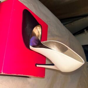 Black and white pump